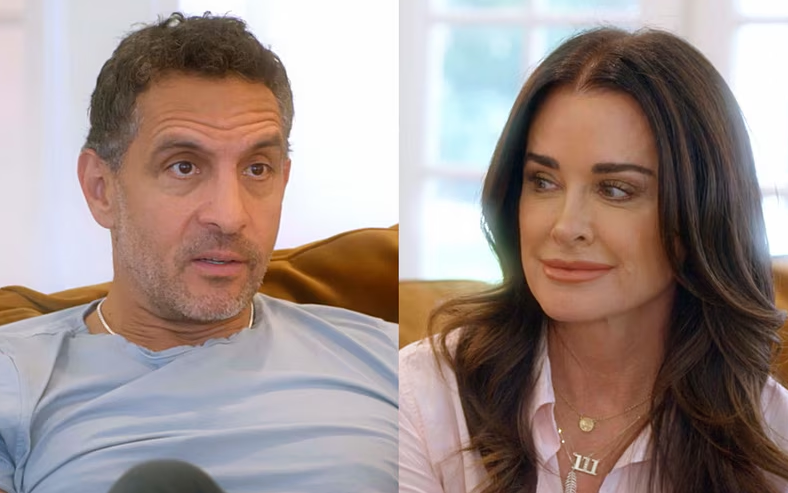 RHOBH’s Mauricio Umansky Says He Still Loves Kyle Richards Amid Separation 6 Kyle Richards Gets Candid About Mauricio Umansky's Confession Off-Camera Regarding Viral Airport Kissing Photos