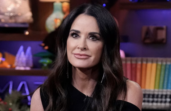 Kyle Richards Reveals Season 15 of RHOBH Has Been "Stressful" - But There's a Silver Lining 7 Kyle Richards Reveals Her Escape Plan After "Vile" Online Abuse: "I'm Moving"