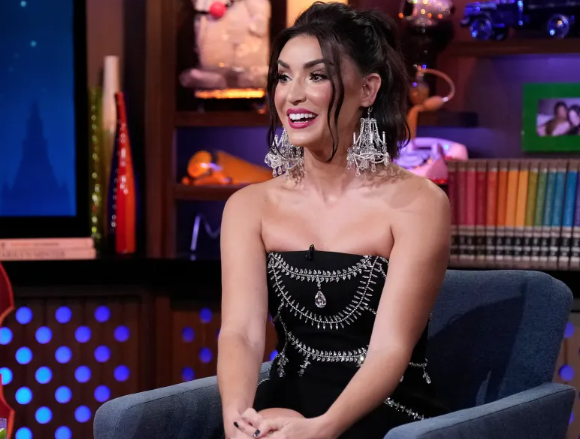 Andy Cohen Shouts Out Bronwyn Newport for Owning Things on Real Housewives 7 Andy Cohen Shouts Out Bronwyn Newport for Owning Things on Real Housewives