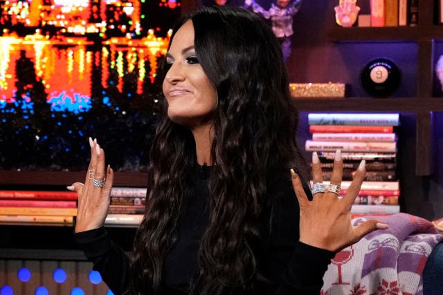 Lisa Barlow Reacts to Bronwyn Newport’s $4M Necklace Lie: “She Stole a Play from Monica’s Playbook” 6 Lisa Barlow's Company Vida Tequila Sued For $410k In Unpaid Loans