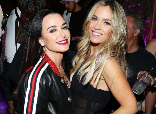 Kyle Richards Opens Up About Teddi Mellencamp’s Recovery After Announcing She’s Cancer-Free 7 Teddi Mellencamp Explains How Erika Jayne Helped Dorit Kemsley Reconnect During Her Cancer Battle