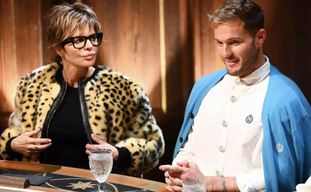 Lisa Rinna Backtracks on “Stalker” Comment After Colton Underwood Receives Death Threats 6 Lisa Rinna Backtracks on “Stalker” Comment After Colton Underwood Receives Death Threats