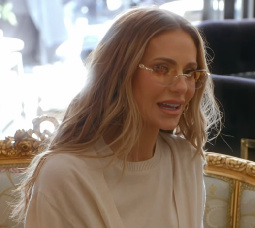 Lisa Barlow Advises Dorit Kemsley To Pay Her Glam Team & Says Tamra Judge Deserves A Break