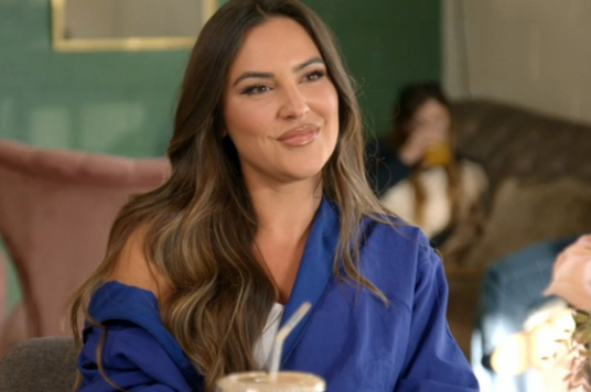 Ashley Iaconetti Shuts Down Kelsey Swanson’s Claim That She Leaves Her On Read And Defends Rosie DiMare In “Slam Pig” Fight 7 RHORI’s Kelsey Swanson Shades Dorit Kemsley’s Finances, Says “I Don’t Want to End Up Like Her”